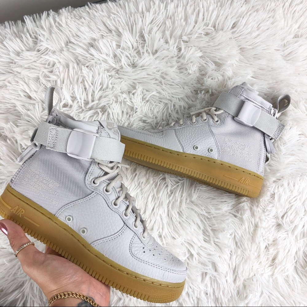 Women’s Nike SF Air Force 1 Mid